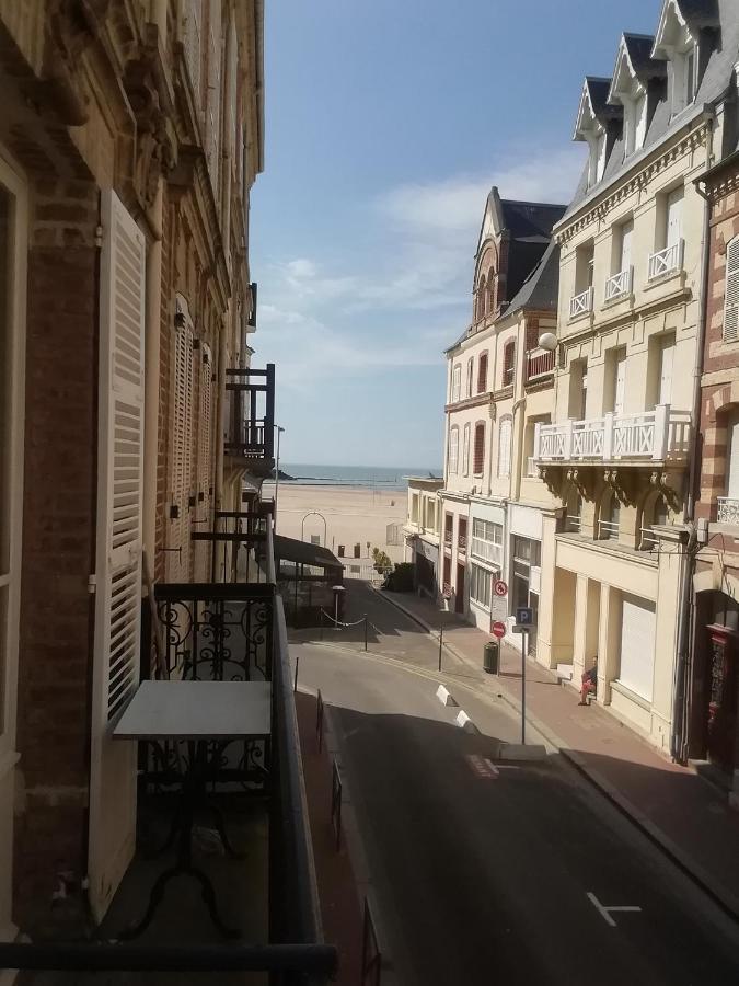 Trouville centre 2 pièces balcon sur plage à 30 mètres Trouville-sur-Mer Exterior foto